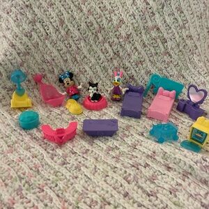 Disney Minnie Mouse and Daisy Duck Doll Set with furniture pieces